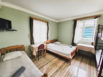 Фото номера Четырехместный номер с видом на море Гостевой дом Ureki House г. Уреки 2