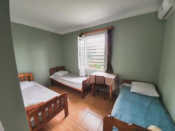 Фото номера Стандартный трехместный номер с видом на море Гостевой дом Ureki House г. Уреки 7