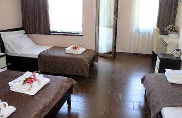 Фото номера Стандартный четырехместный номер Отель GNS Hotel г. Уреки 9