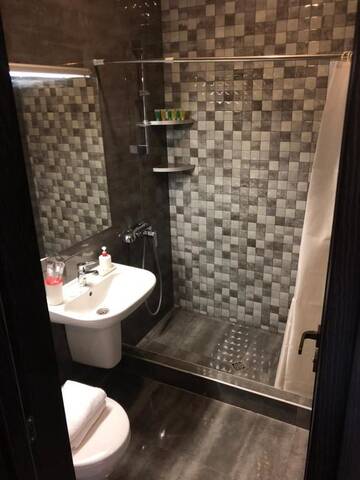 Фото номера Большой двухместный номер с 1 кроватью Отель GNS Hotel г. Уреки 19