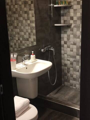 Фото номера Стандартный трехместный номер Отель GNS Hotel г. Уреки 3