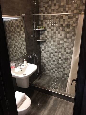 Фото номера Большой двухместный номер с 1 кроватью Отель GNS Hotel г. Уреки 8