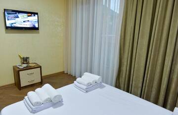 Фото номера Двухместный номер с 1 кроватью и собственной ванной комнатой Отель Hotel Lion г. Уреки 3