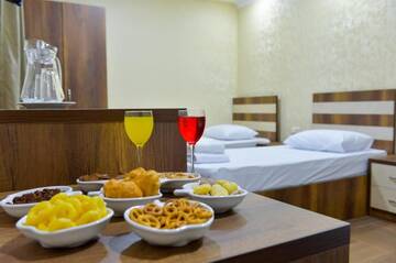 Фото номера Трехместный номер с общей ванной комнатой Отель Hotel Lion г. Уреки 2