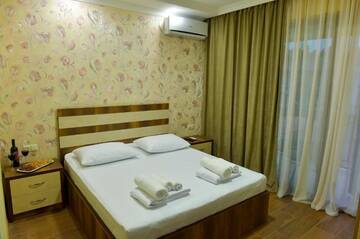 Фото номера Двухместный номер с 1 кроватью и собственной ванной комнатой Отель Hotel Lion г. Уреки 4
