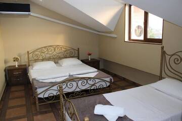 Фото номера Бюджетный трехместный номер Отель Hotel Inter г. Уреки 4