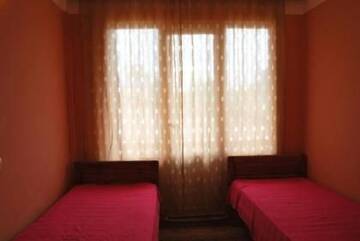 Фото номера Бюджетный трехместный номер Отель Hotel Beka г. Уреки 2