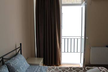 Фото номера Классический трехместный номер Отель Hotel Lika г. Уреки 3