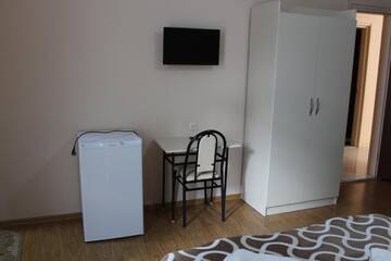Фото номера Классический трехместный номер Отель Hotel Lika г. Уреки 4