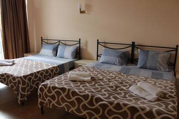 Фото номера Классический четырехместный номер Отель Hotel Lika г. Уреки 9