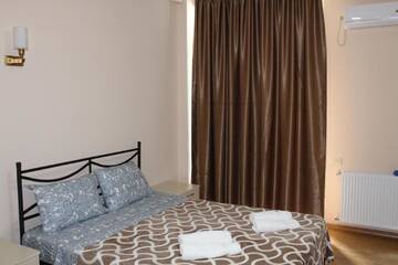 Фото номера Классический трехместный номер Отель Hotel Lika г. Уреки 2
