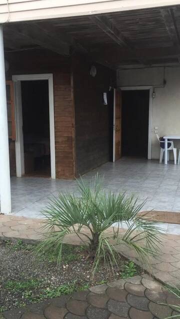 Фото номера Бюджетный трехместный номер Гостевой дом Nino Guest House г. Уреки 3
