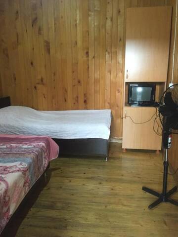Фото номера Бюджетный трехместный номер Гостевой дом Nino Guest House г. Уреки 8