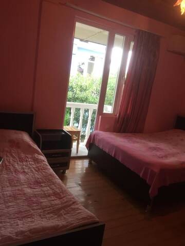 Фото номера Стандартный трехместный номер Гостевой дом Nino Guest House г. Уреки 6