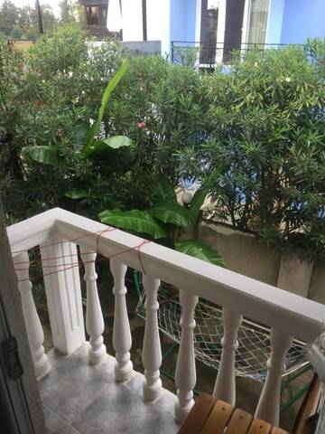 Фото номера Стандартный трехместный номер Гостевой дом Nino Guest House г. Уреки 3