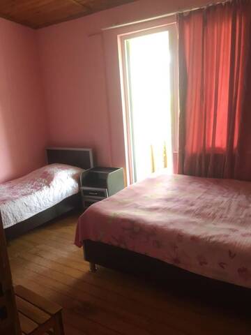Фото номера Стандартный трехместный номер Гостевой дом Nino Guest House г. Уреки 9